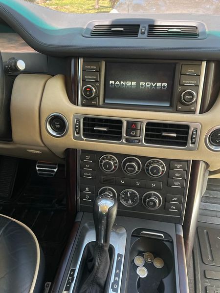 Land Rover Range Rover • 2011 • 154,000 km 7