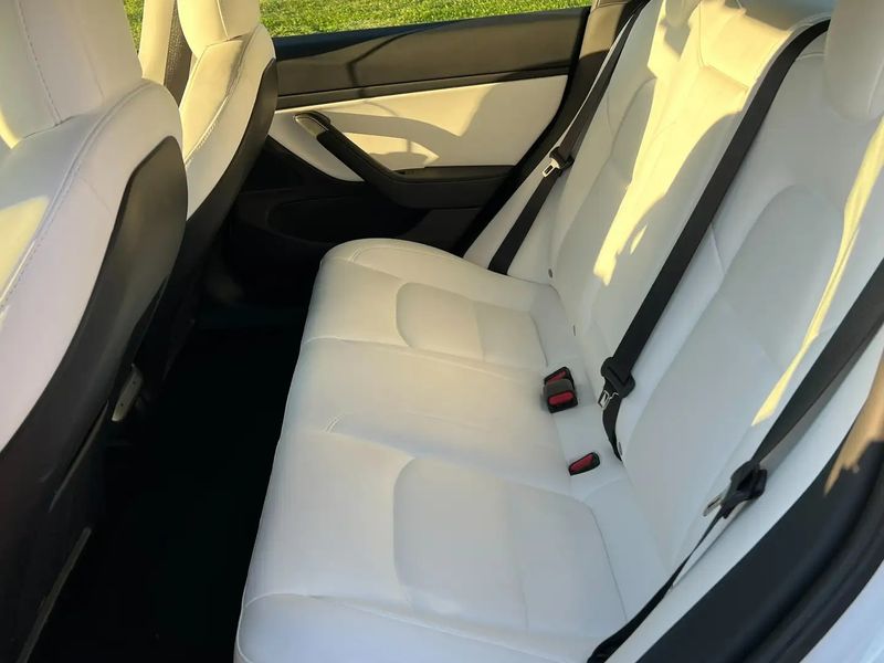 Tesla Model 3 • 2021 • 71,000 km 8