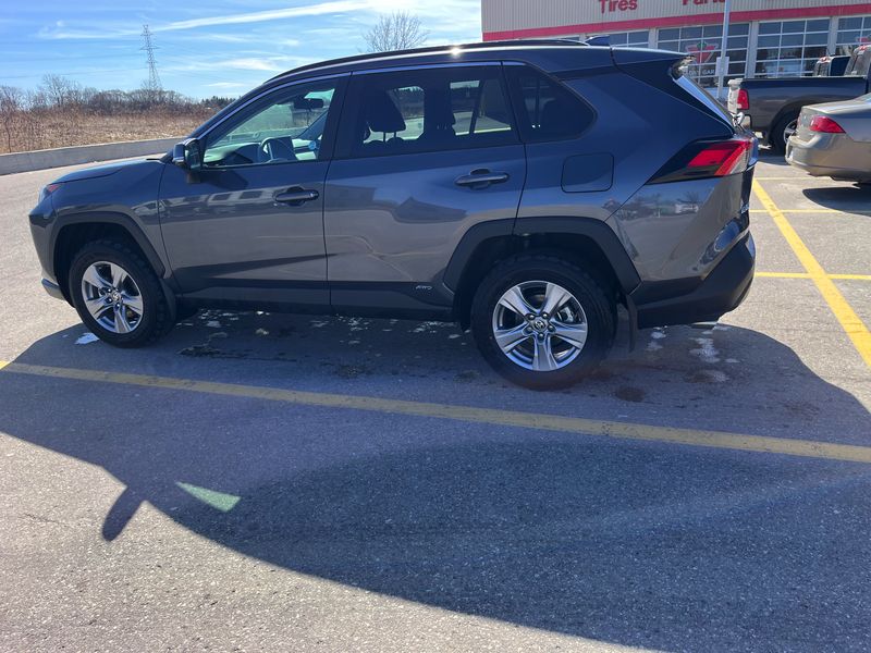 Toyota RAV4 Hybrid • 2024 • 4,550 km 1