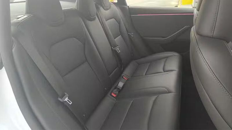 Tesla Model 3 • 2024 • 5,418 km 6