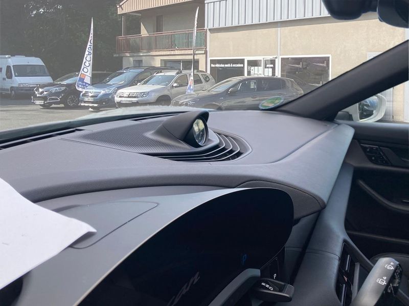 Porsche Taycan • 2021 • 38,990 km 3