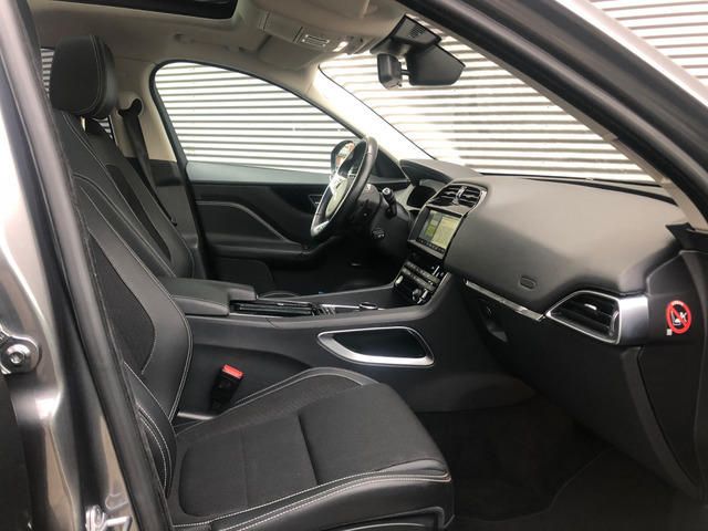 Jaguar F-Pace • 2016 • 91,612 km 3