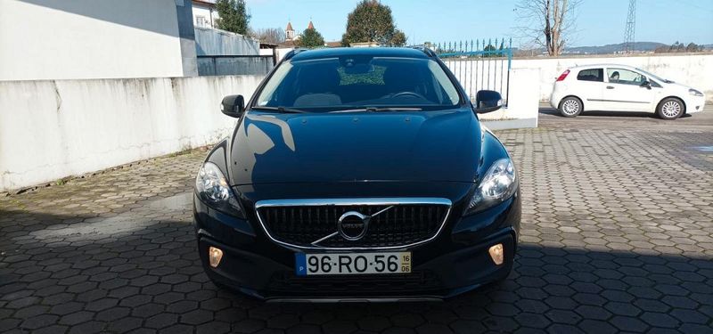 Volvo V40 • 2016 • 110,000 km 1