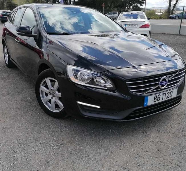 Volvo V60 • 2014 • 186,929 km 1