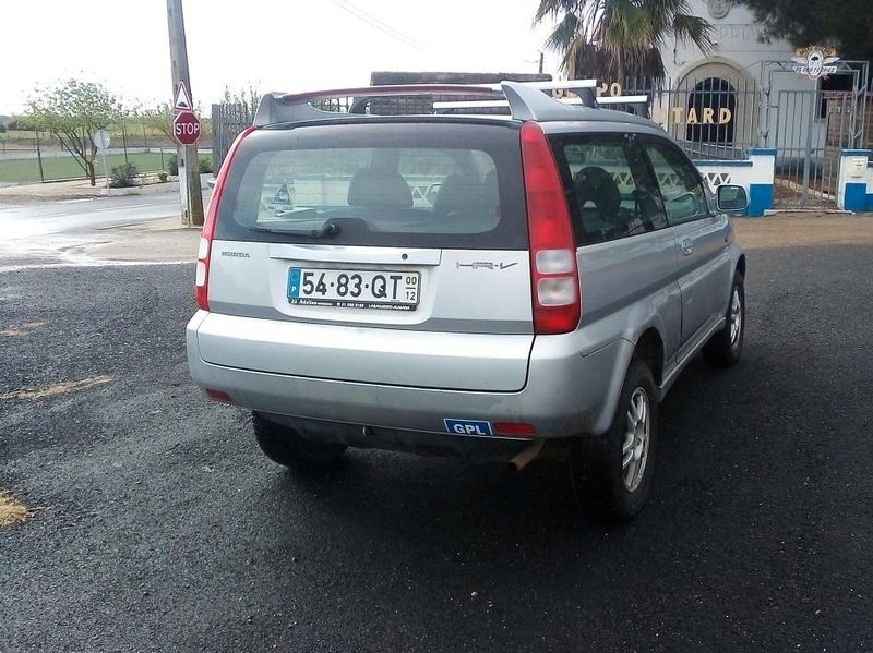 Honda CR-V • 2000 • 249,999 km 3