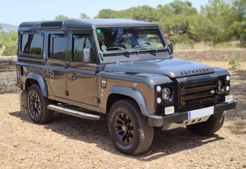Land Rover Defender • 2014 • 96,700 km 12