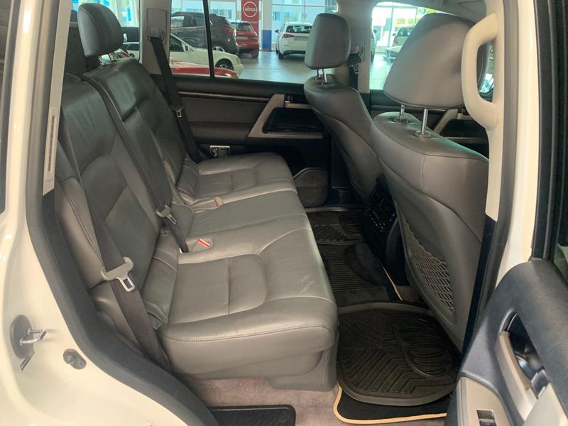 Toyota Land Cruiser • 2010 • 123,525 km 3