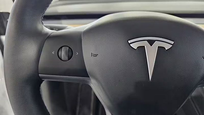 Tesla Model Y • 2024 • 16,942 km 23
