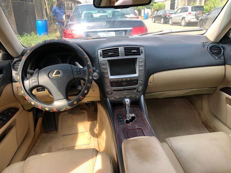 Lexus CT • 2009 • 200 km 2