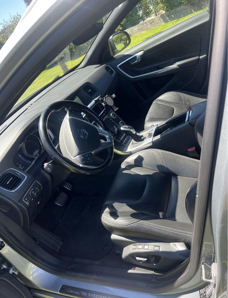 Volvo V60 • 2015 • 130,000 km 5
