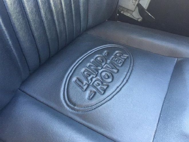 Land Rover Defender • 1971 • 118,000 km 12