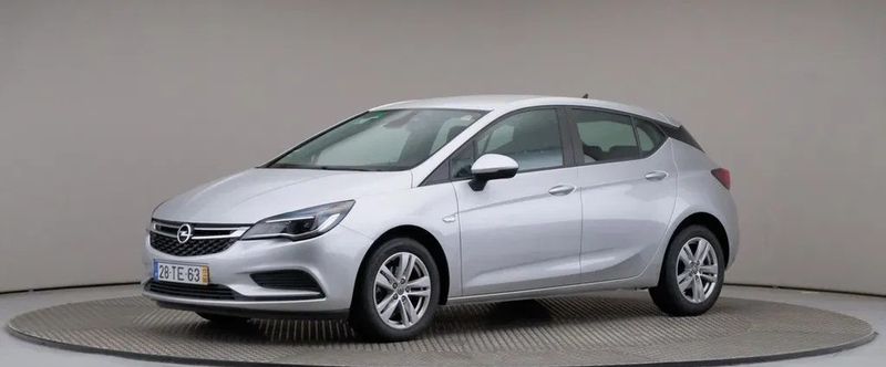 Opel Astra • 2017 • 104,672 km 2