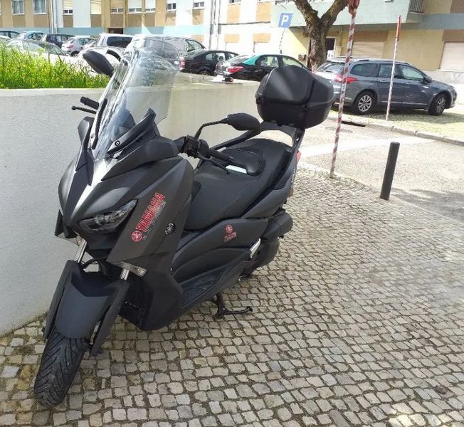Yamaha x-max • 2020 • 2,400 km 2