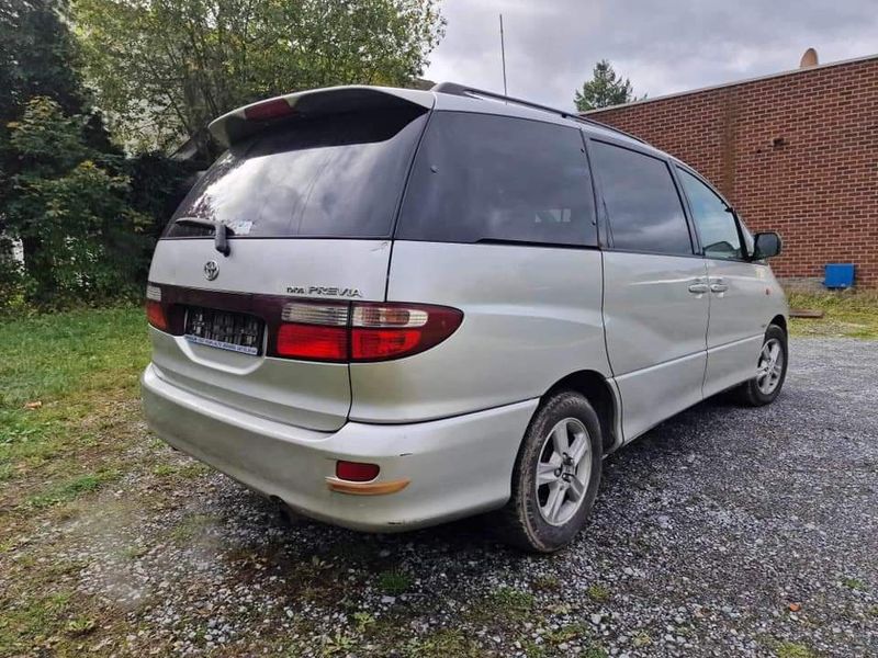 Toyota Previa • 2001 • 239,000 km 4