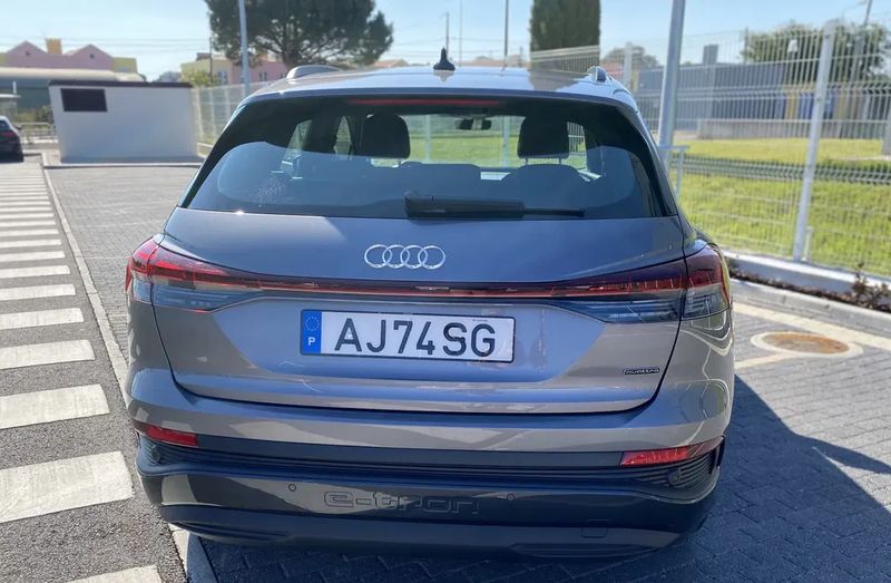 Audi e-tron • 2021 • 18,000 km 1