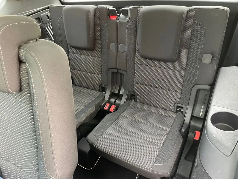 Volkswagen Touran • 2019 • 180,000 km 12