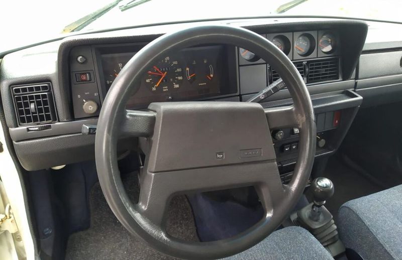 Volvo 240 • 1988 • 300,000 km 5
