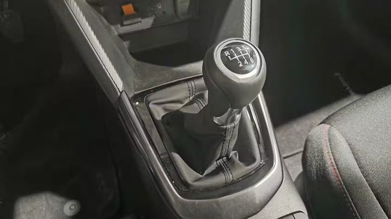 Mazda 2 • 2024 • 9,000 km 5