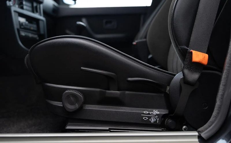 BMW 5 Series • 1985 • 130,000 km 11