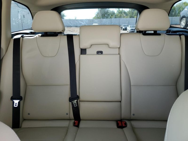 Volvo XC90 • 2017 • 10,000 mi 9