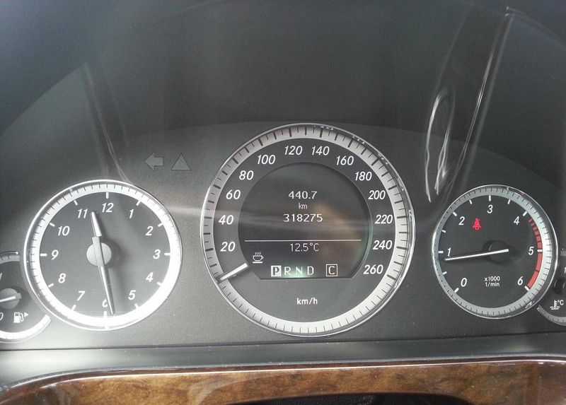 Mercedes-Benz E • 2009 • 318,300 km 5