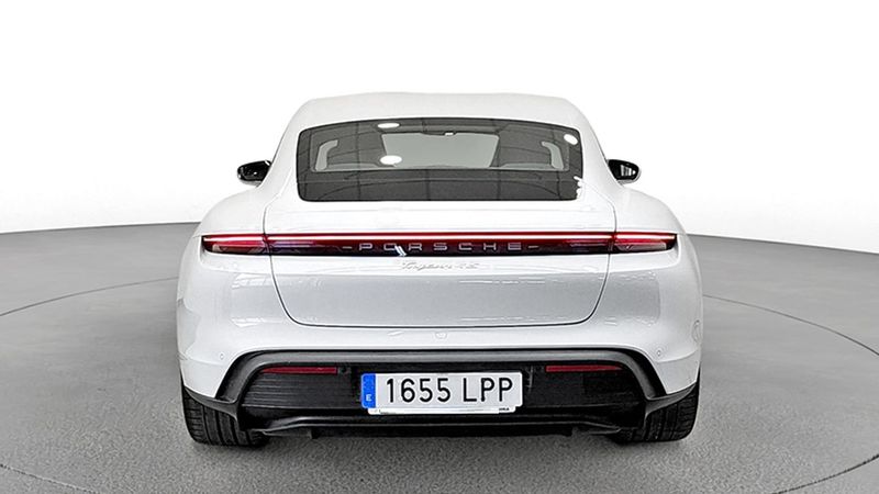 Porsche Taycan • 2021 • 15,200 km 16