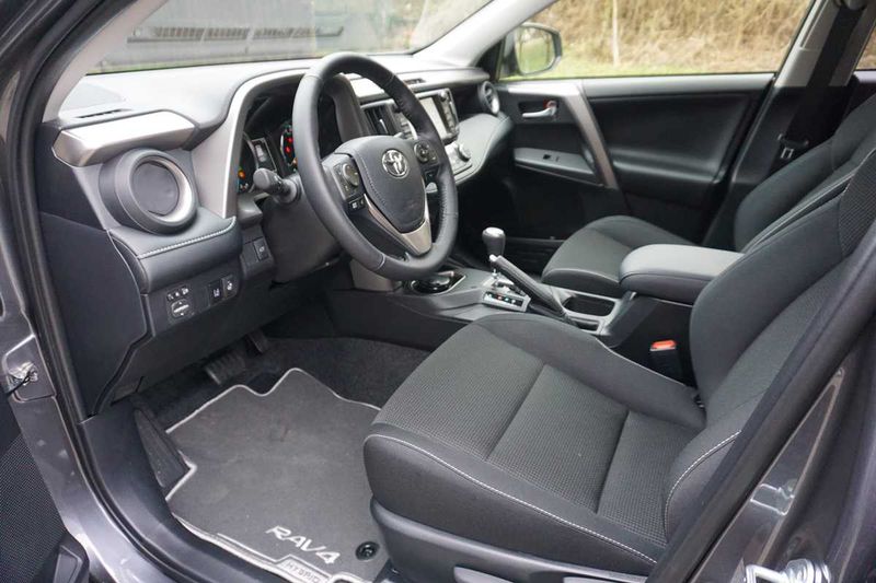 Toyota RAV4 • 2018 • 116,000 km 9