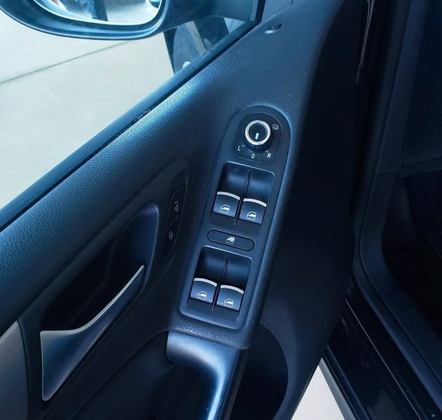 Volkswagen Golf • 2010 • 199,999 km 3