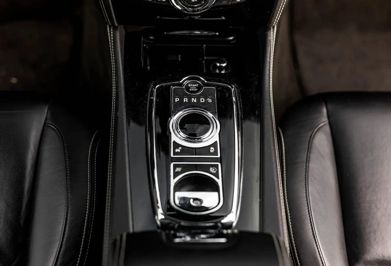 Jaguar XKR • 2012 • 89,500 km 12