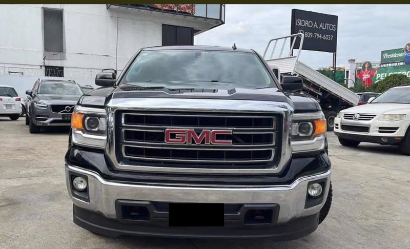 GMC Sierra 1500 • 2014 • 100,000 km 1