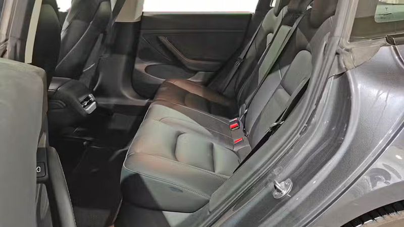 Tesla Model 3 • 2022 • 115,104 km 20