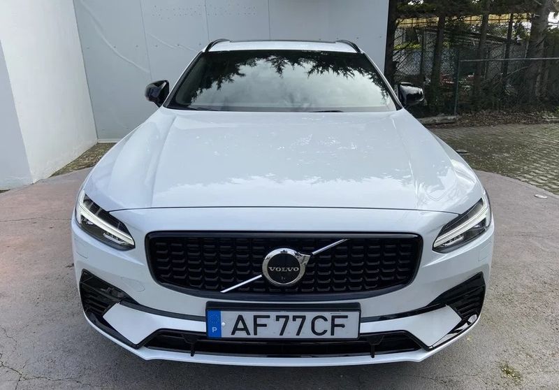 Volvo V90 • 2021 • 30,000 km 1