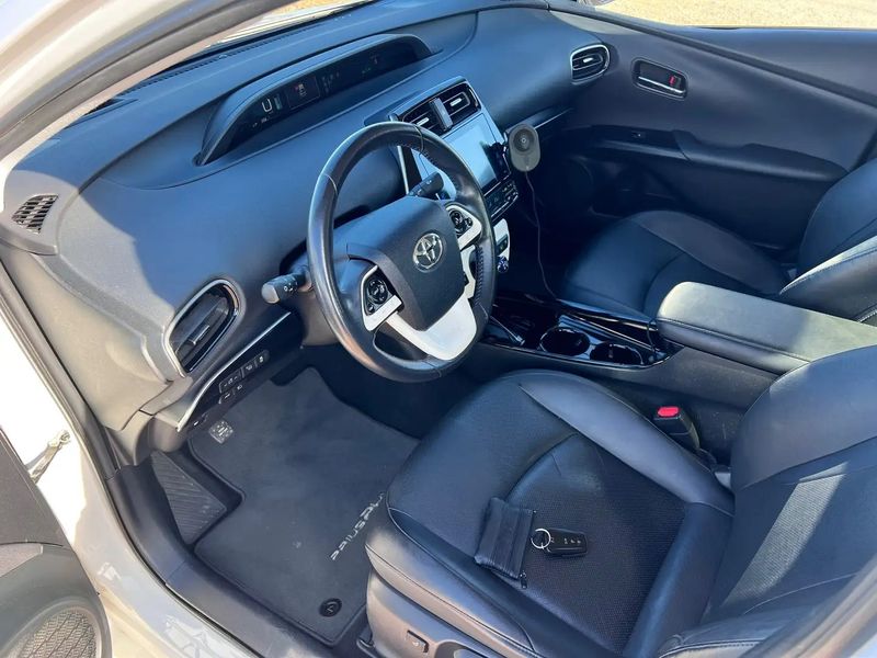 Toyota Prius • 2017 • 81,000 km 8