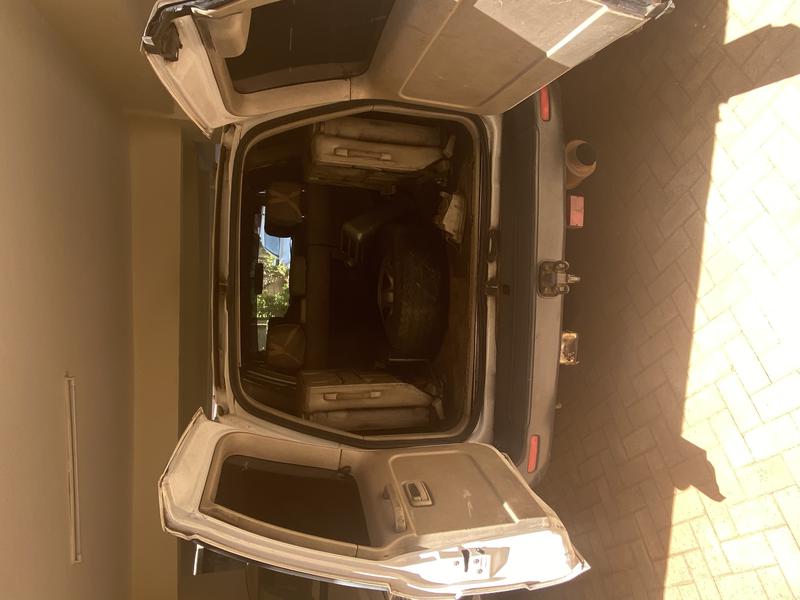 Toyota Land Cruiser • 2007 • 185,000 km 3