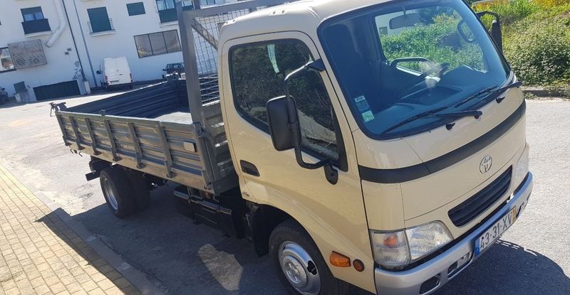 Toyota Dyna • 2004 • 194,000 km 2