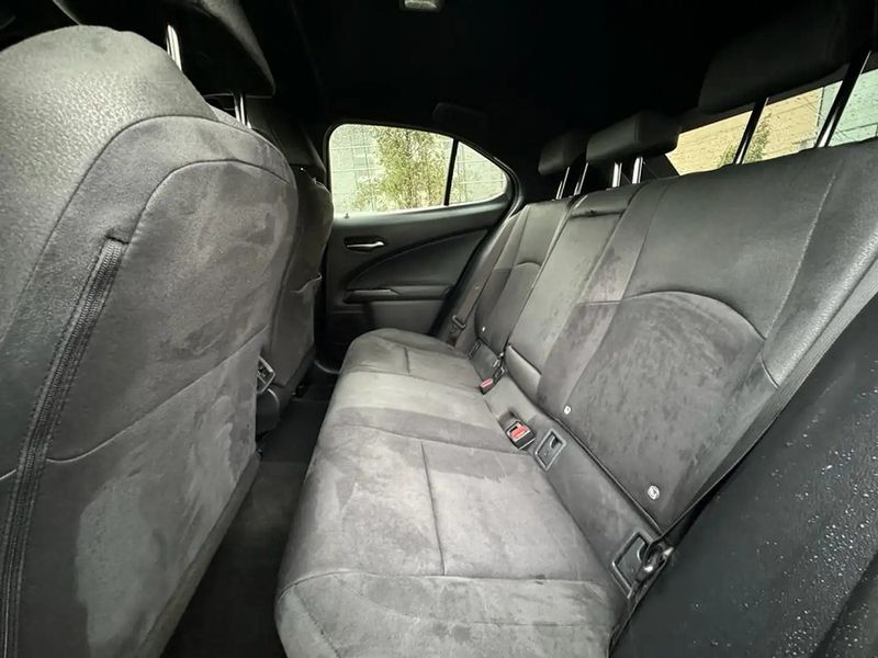 Lexus UX • 2019 • 69,000 km 5