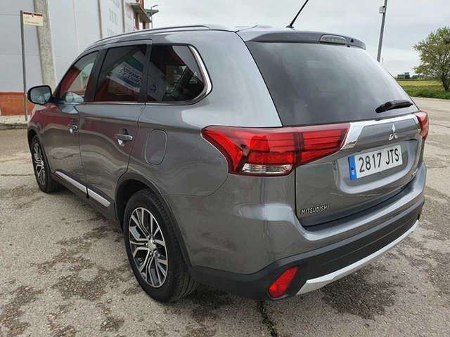 Mitsubishi Outlander • 2016 • 102,000 km 12