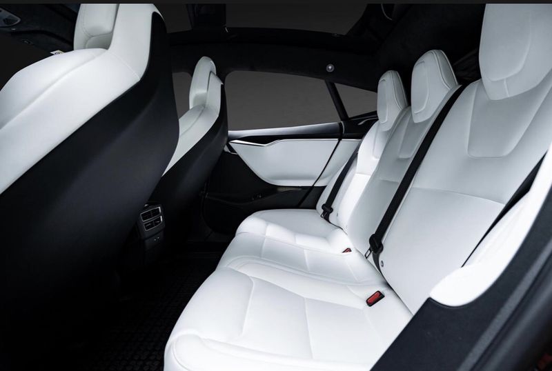 Tesla Model S • 2018 • 111,000 km 2