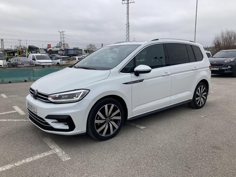 Volkswagen Touran • 2020 • 42,206 km 1