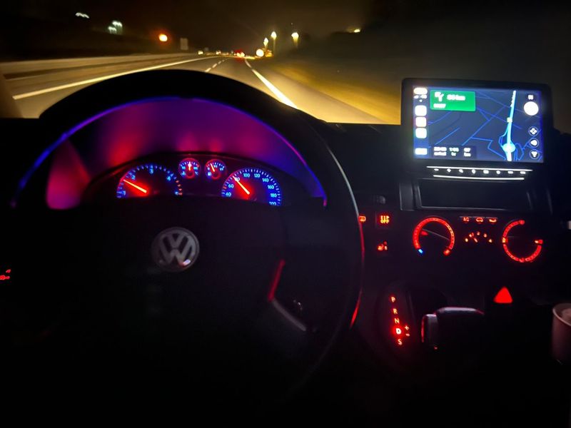 Volkswagen Caravelle • 2009 • 182,000 km 2