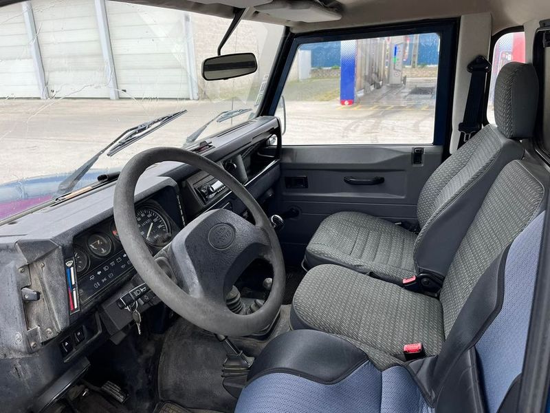 Land Rover Defender • 2009 • 89,000 km 7