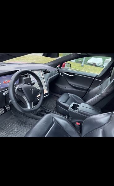 Tesla Model S • 2015 • 125,000 km 10