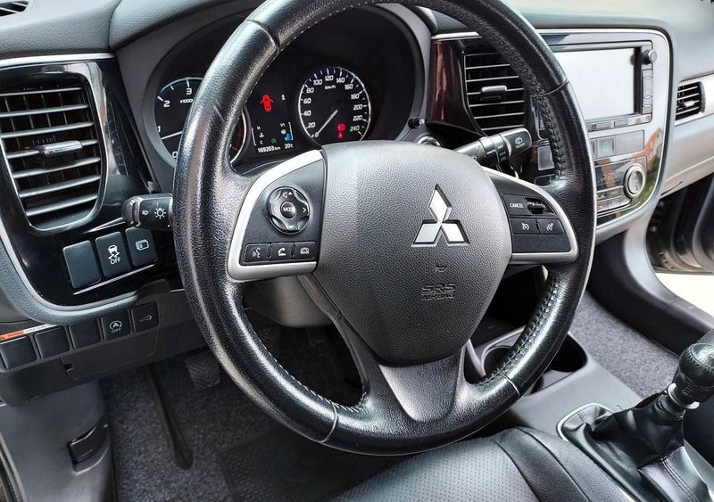 Mitsubishi Outlander • 2015 • 169,999 km 6