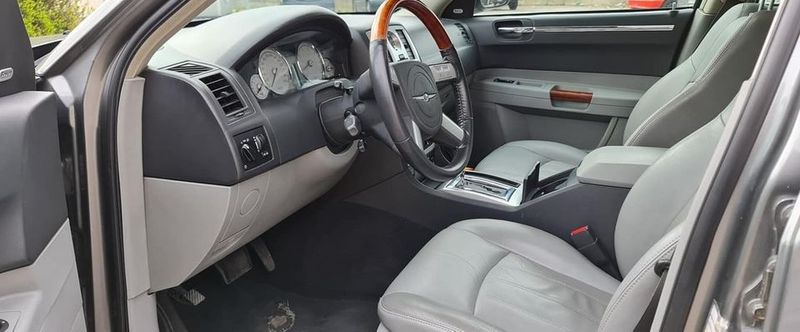 Chrysler 300 C • 2009 • 120,000 km 7