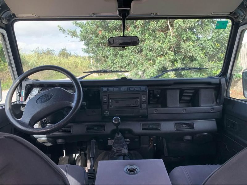 Land Rover Defender • 2004 • 31,000 km 3