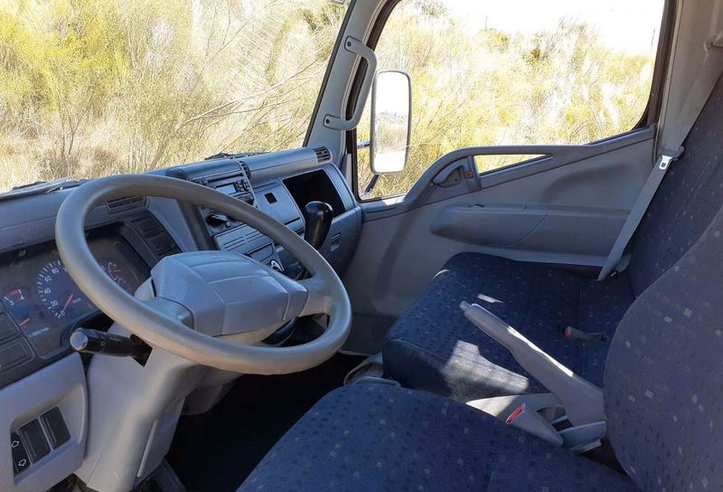Mitsubishi Fuso canter • 2007 • 180,000 km 7