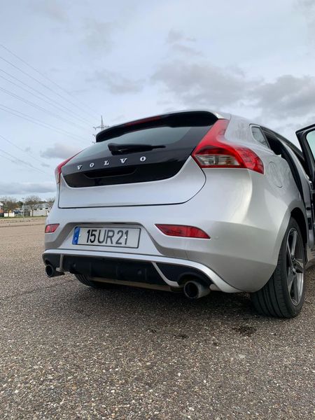 Volvo V40 • 2014 • 60,000 km 2