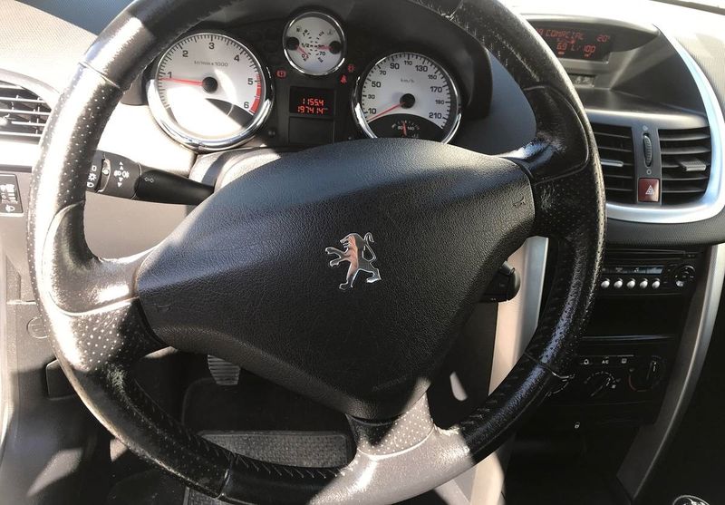Peugeot 207 • 2009 • 190,000 km 4