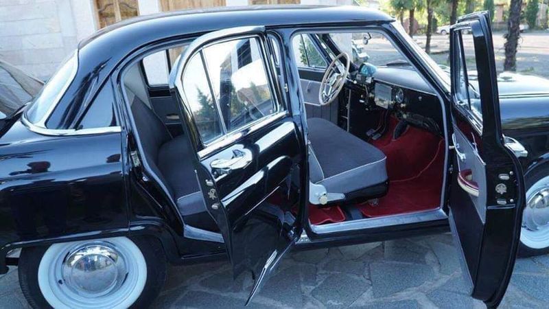 Mercedes-Benz E-Class • 1986 • 1,000 km 2