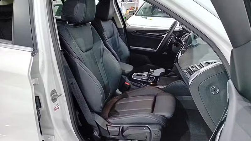 BMW X4 • 2023 • 27,599 km 7